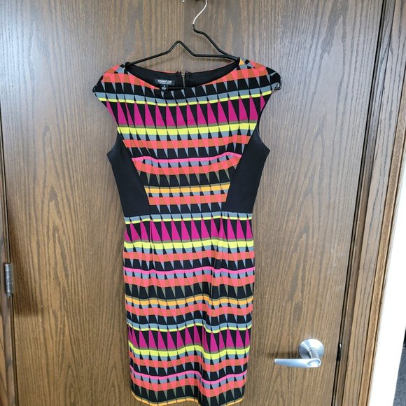 Women's Signature London Style Geometric Sheath Dress Size 6 Stretchy Material - Picture 5 of 12